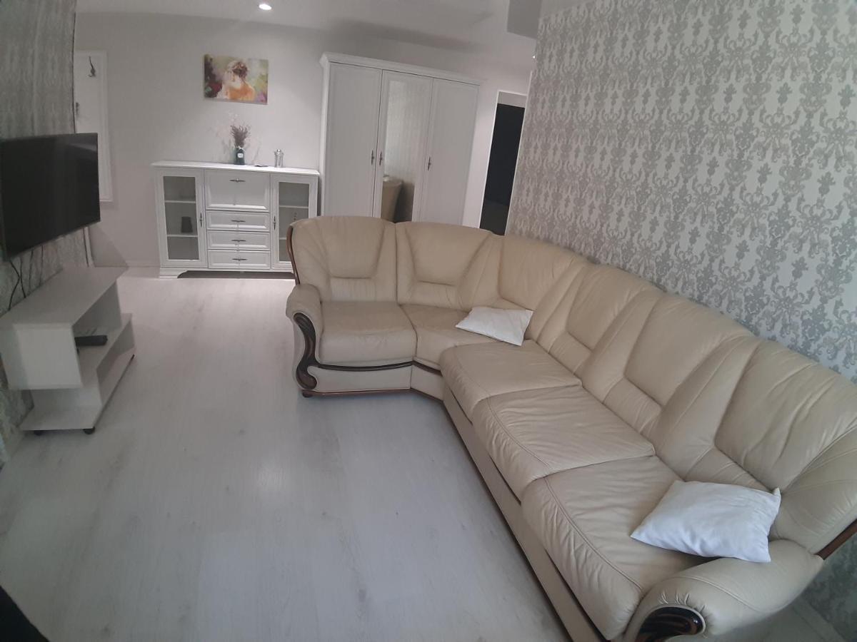 Appartment New In Center Mogilev Esterno foto