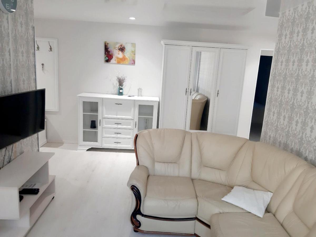 Appartment New In Center Mogilev Esterno foto