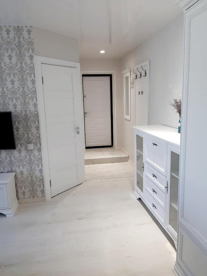 Appartment New In Center Mogilev Esterno foto