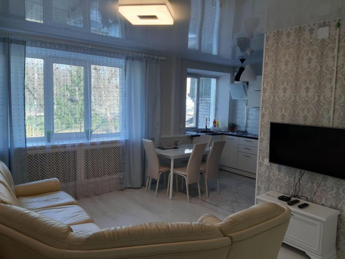 Appartment New In Center Mogilev Esterno foto