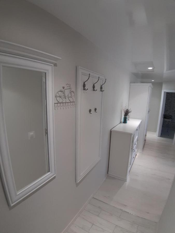 Appartment New In Center Mogilev Esterno foto