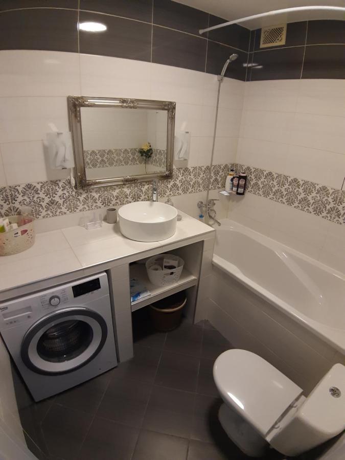 Appartment New In Center Mogilev Esterno foto