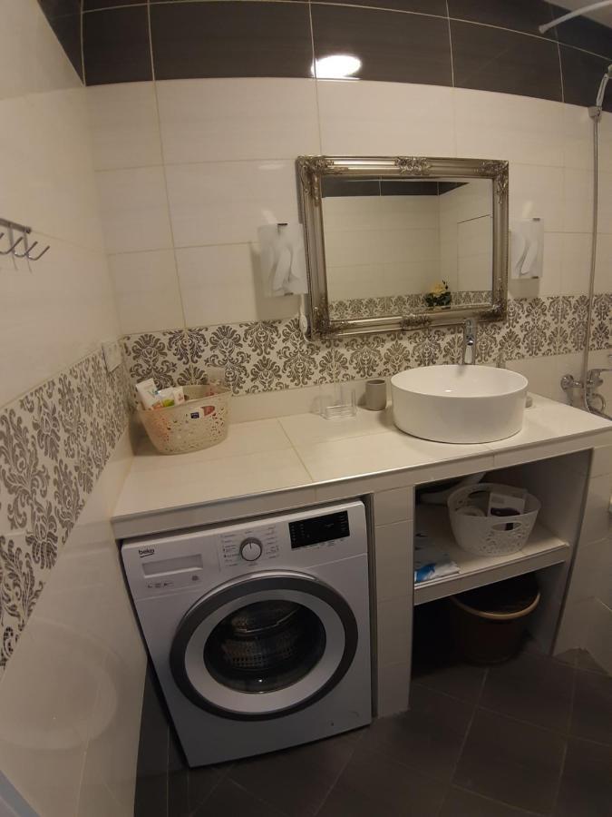 Appartment New In Center Mogilev Esterno foto