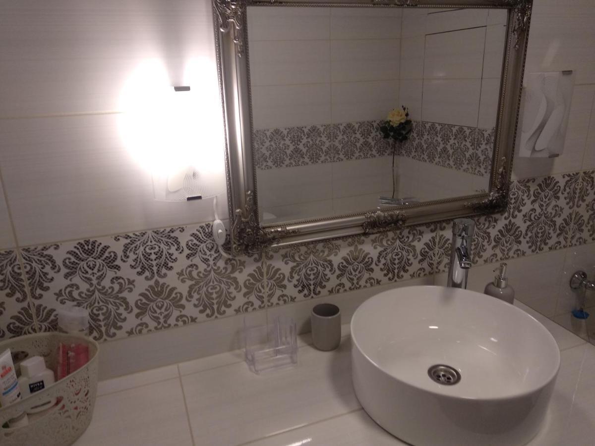 Appartment New In Center Mogilev Esterno foto